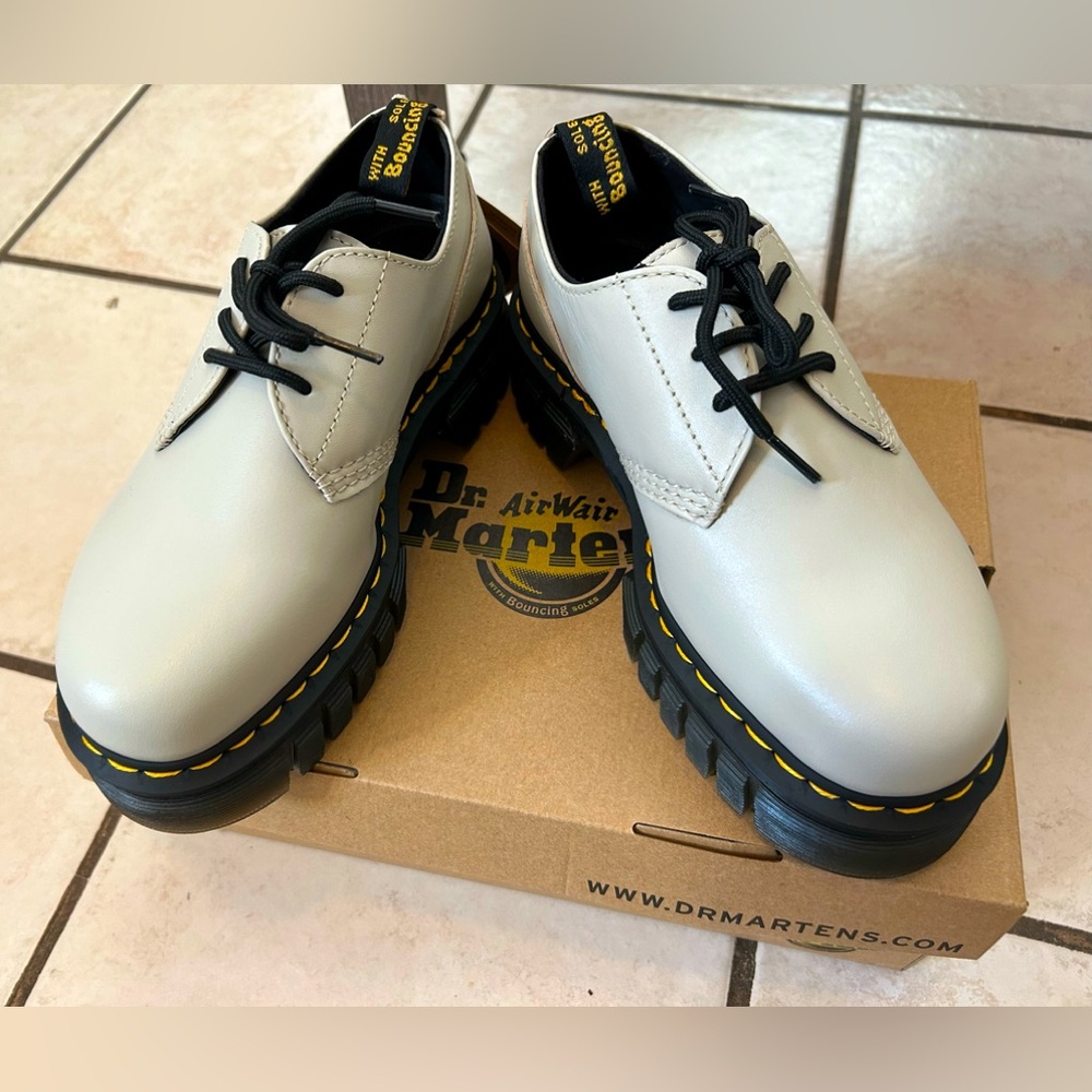 Dr. Martens Loafer * New With Tag and Box